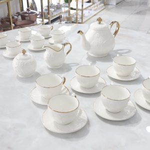 Service à café blanc avec doré