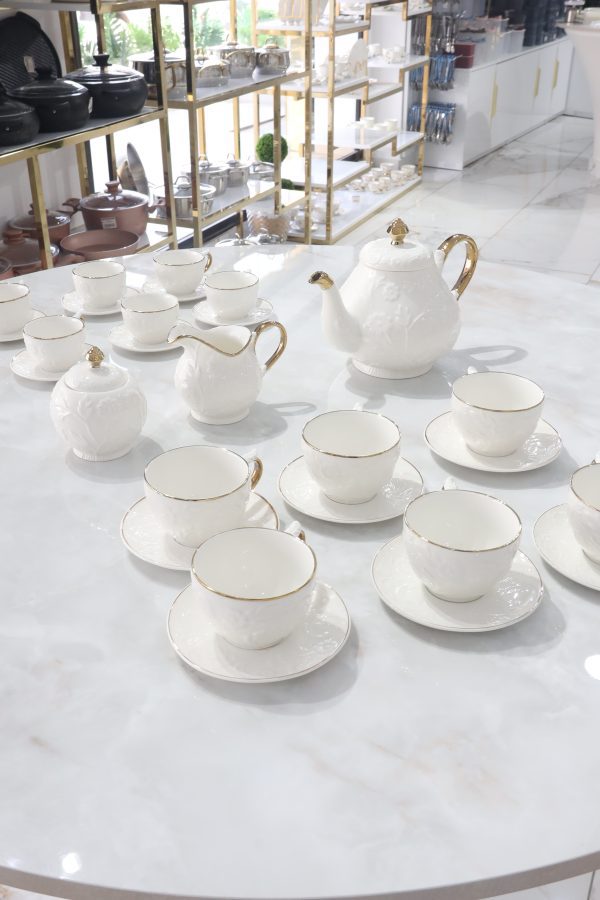 Service à café blanc avec doré