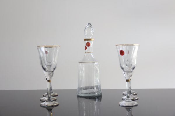 Ensemble de 6 verres triangulaires avec carafe rectangulaire
